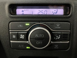 オートエアコンを装備!簡単な操作で快適な車内温度へ!