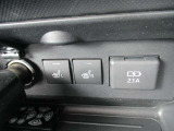 運転席、助手席シートヒーター付きのお車です!寒い日のドライブも快適です♪