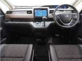 ◆視界広々で非常に運転しやすくロングドライブでも疲れを感じさせないすっきりとまとまったインパネ周りです。