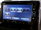 CD、DVD、Bluetooth、AM、FM、AUX、スマートフォン接続ができます。