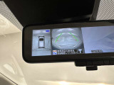 ルームミラーにクリヤーなカメラ映像で後方視界サポート!車両周囲安全確認にも役立つ、アラウンドビューモニター映像 スマート・ルームミラー装備!