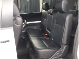 リアシートは分割可倒式になっていますので、長いお荷物も収納できます!!