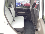 自社整備工場で点検整備をおこなってからお渡ししています。車検が残っている場合は『12ヶ月点検整備』を、車検整備付きの場合は『車検整備』をおこないます。整備費用は車両本体価格に含まれています。