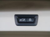【パワーゲート】電動パワーゲートです。開閉がボタン1つで開け閉め行えます。また、状況に応じてのトランクハッチ開閉量を簡単に設定可能です。スマートオープナーも便利な機能です。ぜひお試しください。