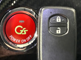 【キーレス】少し離れた場所からでもボタン一つでドアの開錠・施錠ができるのでとっても便利!ドアの鍵穴周りに傷をつけることもありません♪