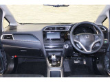 操作性に優れた運転席となります!小物入れや各ボタンの配置にこだわり、使いやすいです!座り心地もよく視認性も良好なのでロングドライブもお任せ下さい!