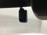 ドライブレコーダーを装備しており、走行中の映像をしっかり記録します。万が一の際の状況確認に役立つ安心装備です。