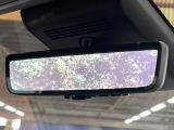 【デジタルインナーミラー】後席の大きな荷物や同乗者で後方が確認しづらい時でも安心!カメラが撮影した車両後方の映像をルームミラー内に表示。クリアな視界で状況の確認が可能です!