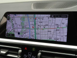 【純正ナビゲーション】BMWのナビゲーションは操作性も良く、詳細な地図情報と交通状況を見やすく表示し、快適なドライビングをサポートしながら目的地までナビゲートします