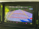 【バックカメラ】駐車時に後方がリアルタイム映像で確認できます。大型商業施設や立体駐車場での駐車時や、夜間のバック時に大活躍!運転スキルに関わらず、今や必須となった装備のひとつです!