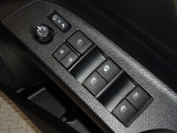 電動格納式ドアミラー・パワーウインドウを装備しています。