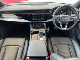 Audiのインテリアはエクステリア同様、優れたデザイン性とクオリティ、そして機能性を兼ね備えております。