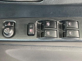 【電動格納ミラー】サイドミラーは電動格納式となっており、狭い駐車場でもキズがつくリスクを抑えられます。