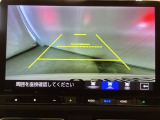 バックでの車庫入れも安心です! リアカメラが付いているバックモニター付のナビを装備しております。操作線もついており距離感も画面から確認できます。