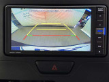 バックモニターで、後方を確認しながら安心して駐車することができます。運転初心者も熟練者も必須の機能ですよ!