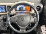 インテリアに合わせたデザインのステアリングは、運転される方のことも考え、運転しやすい形状、大きさです。是非一度、実際に触ってお確かめください。