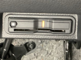 ハンドルの真下にETCがついています。高速道路の料金所の通過も楽々です。 カードの取り出しもしやすい場所についています。