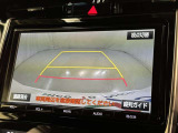 バックモニターも装備しております。バックギアに入れるとナビ画面に車の後方が映し出されます。これで後方確認も安心!