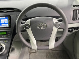 インテリアに合わせたデザインのステアリングは、運転される方のことも考え、運転しやすい形状、大きさです。是非一度、実際に触ってお確かめください。