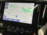純正ナビを装備。タッチパネル式で使いやすく、お出かけもラクラクです。