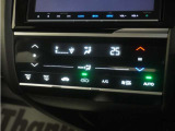 フルオートエアコン搭載。好みの温度に設定するだけで、風向や風量を自動でコントロール!いつでも快適な車内環境に。