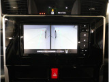 左右のサイドカメラ映像を同時に表示し、車両周囲の死角をしっかりカバー。狭い道や駐車時の接触リスクを減らし、安心して操作できる視界を確保します。