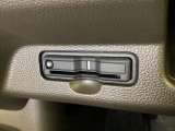 ハンドルの左下にETCがついています。高速道路の料金所の通過も楽々です。 カードの取り出しもしやすい場所についています。