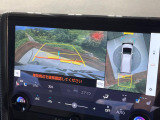 【パノラミックビューモニター】専用のカメラにより、上から見下ろしたような視点で360度クルマの周囲を確認することができます☆死角部分も確認しやすく、狭い場所での切り返しや駐車もスムーズに行えます。