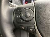 運転中、オーディオの操作をしてて、ハッとしたことはありませんか?ステアリングスイッチは、運転中でもハンドルでオーディオの操作が可能です。安全なドライブをサポートします。