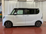 【スマートアシスト搭載車】 衝突回避支援ブレーキ機能(対車両・歩行者)、衝突警報機能(対車両・対歩行者)、誤発信抑制制御機能などの機能で安全な運転をサポートします。