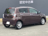後部座席はプライバシーガラスとなっています。座っている人や置いてある荷物が見えにくくなっているのでプライバシーの確保が出来ます。ぜひ見て確認してみて下さい