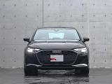 ●Audiが最初に採用したLEDポジショニングランプ。シャープなラインで昼間でも点けていたいと思うほど上品でオシャレです。夜間走行時はさらに目立ちます!