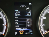レーンディパーチャーアラートとは車線または走路からの逸脱の可能性を警告すると共に、車線または走路からの逸脱を避けるためのハンドル操作の一部を支援する機能です。詳細は販売店スタッフまでおたずねください。