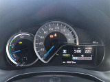 大型メーターで視界も良好な運転席廻りです。運転時の視線移動が少なくて済むので、安全性にも一役かってくれます。