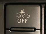 【スマートアシスト】走行中に前方の車両等を認識し、衝突しそうな時は警報とブレーキで衝突回避と被害軽減をアシスト。より安全にドライブをお楽しみいただけます。
