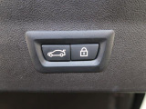 【パワーゲート】電動パワーゲートです。開閉がボタン1つで開け閉め行えます。また、状況に応じてのトランクハッチ開閉量を簡単に設定可能です。スマートオープナーも便利な機能です。ぜひお試しください。