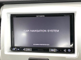 【ナビゲーション】目的地までしっかり案内してくれる使いやすいナビ。Bluetooth接続すればお持ちのスマホやMP3プレイヤーの音楽を再生可能!毎日の運転がさらに楽しくなります!!