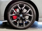 【BMWアロイホイル】軽量かつ強度に拘ったアロイホイル。走行性能ポテンシャルを引き出す設計。車の足元を引き締めてくれる大きなポイントはアロイホイルです。