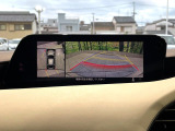 【360&deg;ビューモニター】専用のカメラにより、上から見下ろしたような視点で360度クルマの周囲を確認することができます☆死角部分も確認しやすく、狭い場所での切り返しや駐車もスムーズに行えます。