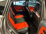 車両は屋内展示しておりますので天候に関係なくごゆっくりコンディションご確認頂けます。車両を倉庫へ保管している場合が御座いますのでご来店前に在庫確認頂けると幸いです。TEL072-784-8800