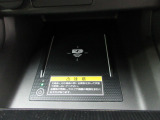 対応スマホを置くだけで、ワイヤレスで充電可能です。