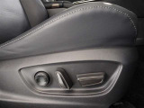 パワーシート搭載。微妙な調整が手軽にでき、ピッタリのポジションで運転することが可能です。
