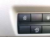 左側電動スライドドア装備です。運転席からボタン操作で開閉できます