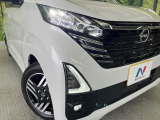 【LEDヘッドライト】悪天候や夜間走行時も良好な視界を確保し安心して運転できる高輝度LEDヘッドライトを装備!点灯速度が早く、消費電力も抑えられています。
