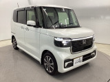 180cm近い車高と、センターレイアウト燃料タンクの低床フロアで、軽自動車とは思えない車内空間を実現しています。