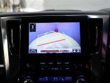 バックガイドモニターで、後方を確認しながら安心して駐車することができます。運転初心者も熟練者も必須の機能ですよ!