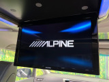 【フリップダウンモニター】家族や友人とお出かけする機会が多い方に大人気のフリップダウンモニター!大画面モニターで車内はエンタメ空間!