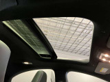 トランク容量は同一他社車両より広く、旅行やゴルフ等様様なシツエーションで役立ちます。