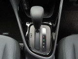 フロアシフトのCVTオートマチック車です。