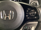 ハンドルにHondaセンシング系のクルーズコントロールやレーンキープアシストなどのスイッチが装備されています。ハンドルから手を離さず安全に操作できます。
